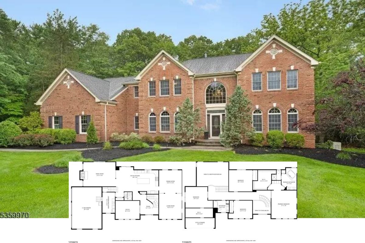 4-Bedroom Colonial-Style Home with Bonus Room and Balcony (Floor Plan)