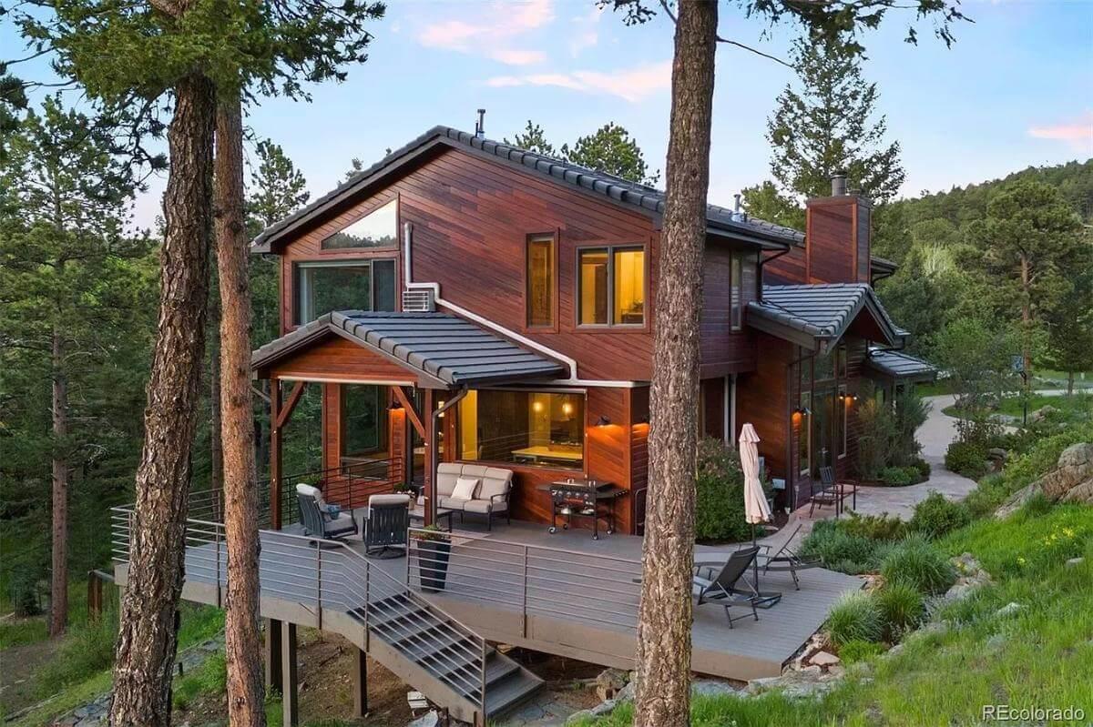 Expansive Deck Overlooking a Forested Retreat