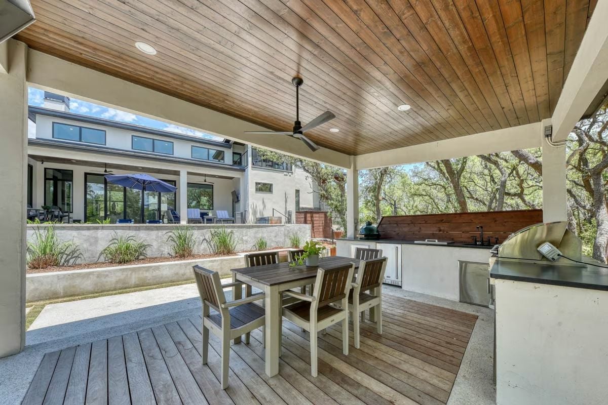 Outdoor Kitchen