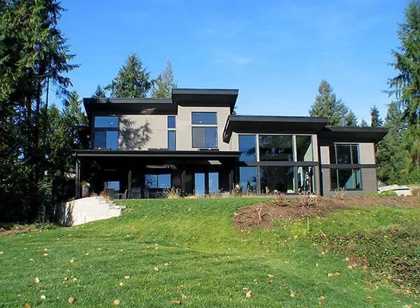 Check Out the Expansive Windows and Bold Lines of This Modern Craftsman