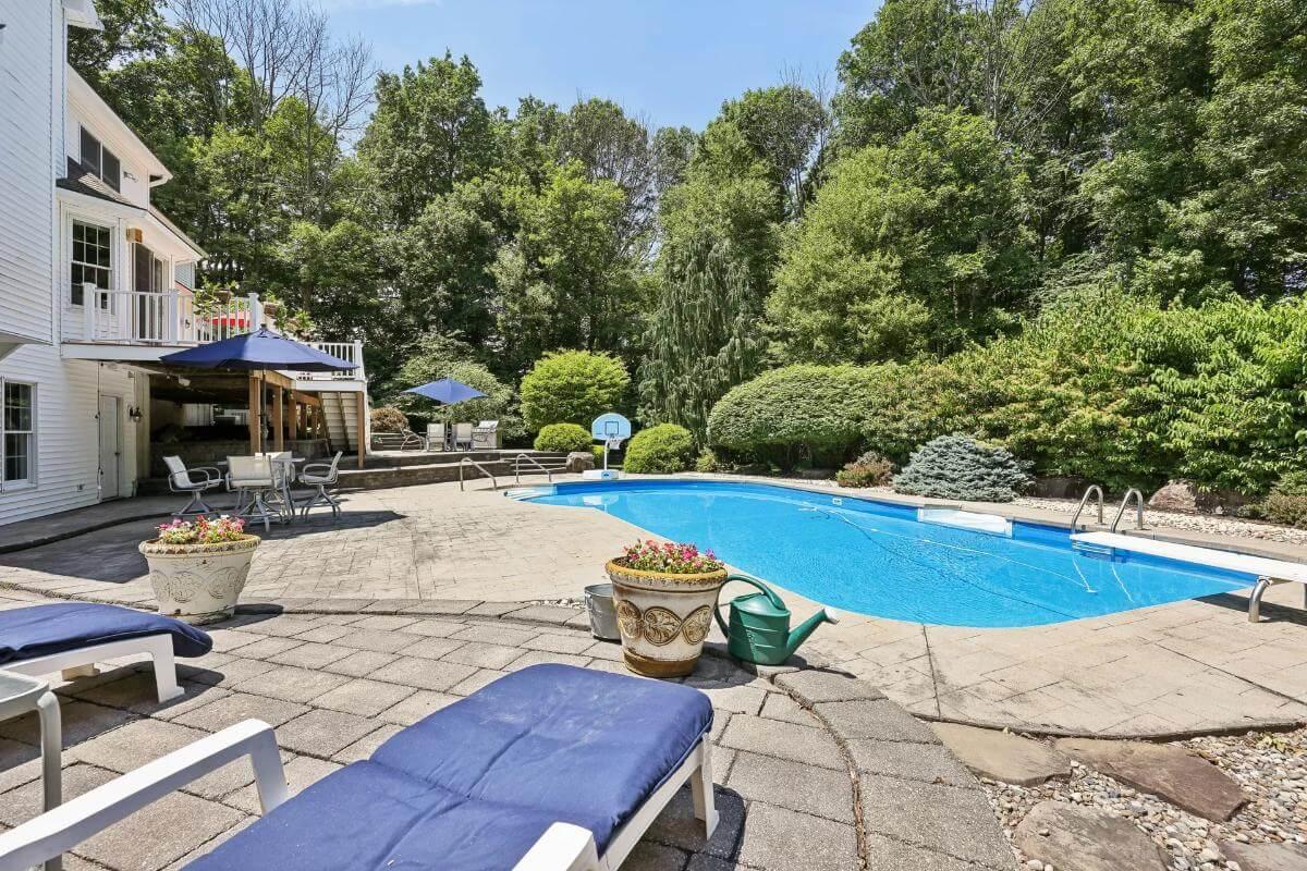 Relax by the Poolside with Garden Views and Cozy Loungers