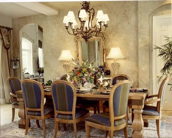 Elegant Dining Room with a Statement Chandelier