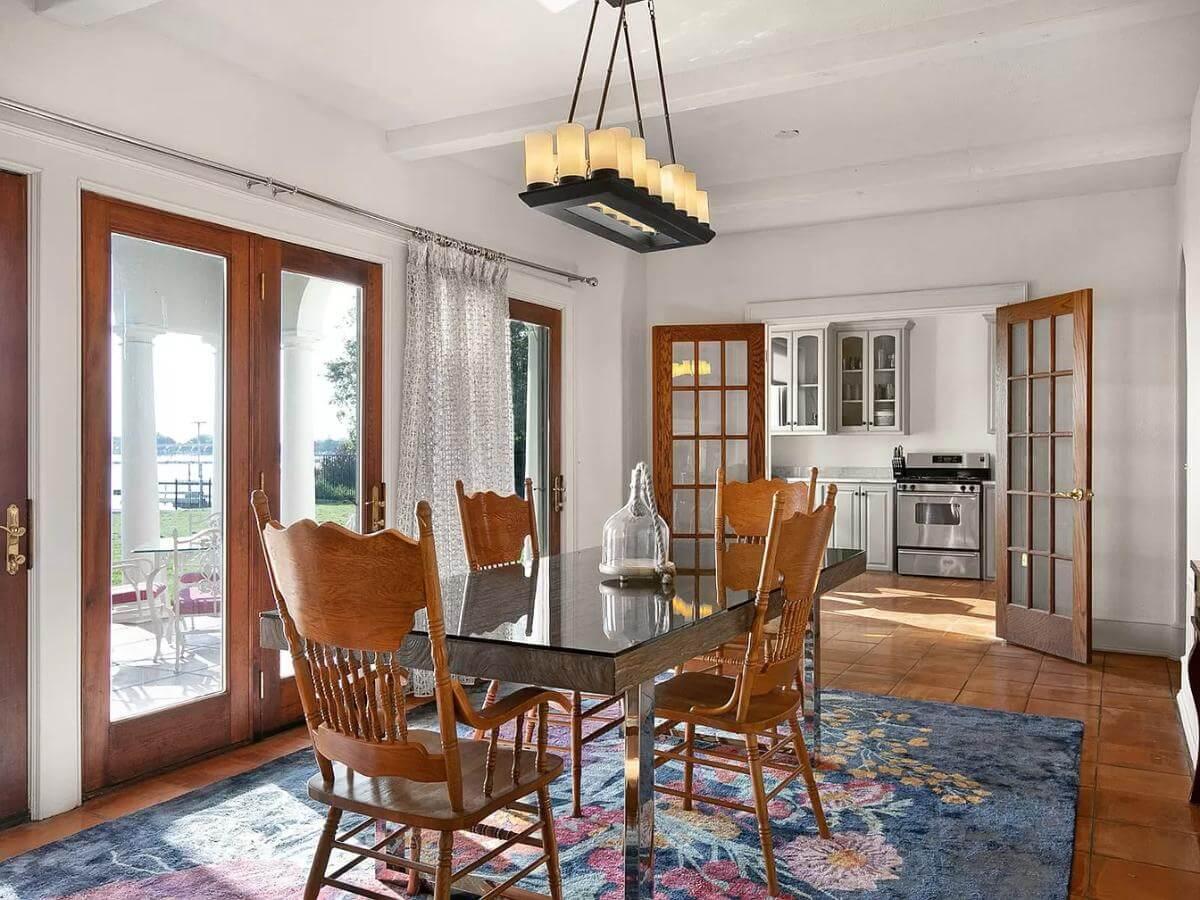 Bright Dining Space Perfect for Lakefront Views