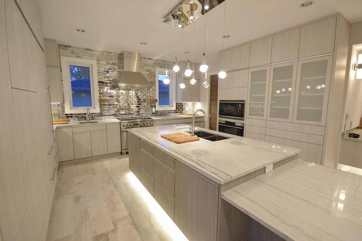 Wow, Check Out This Modern Kitchen with Mirrored Backsplash