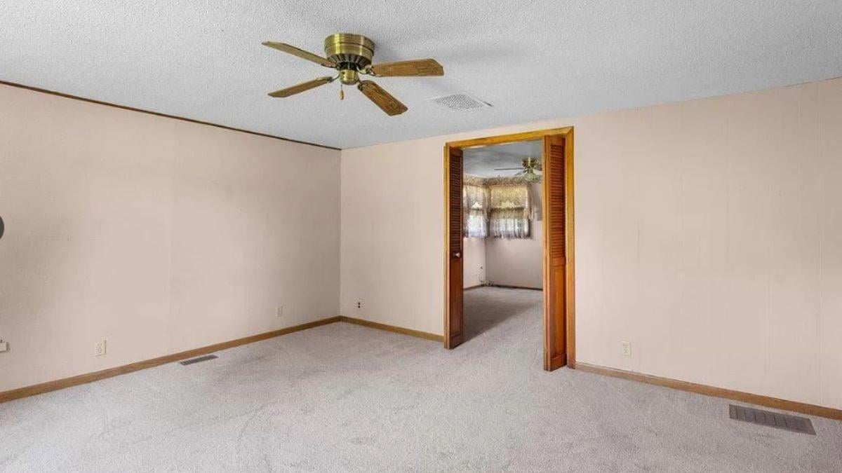 Check Out This Retro Farmhouse Room with a Classic Ceiling Fan