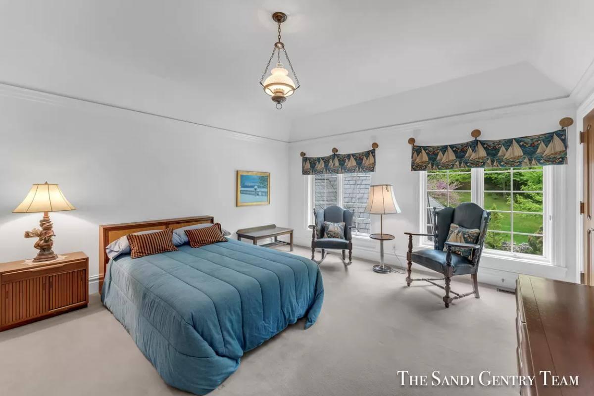 Check Out the Nautical Accents in This Bright Bedroom