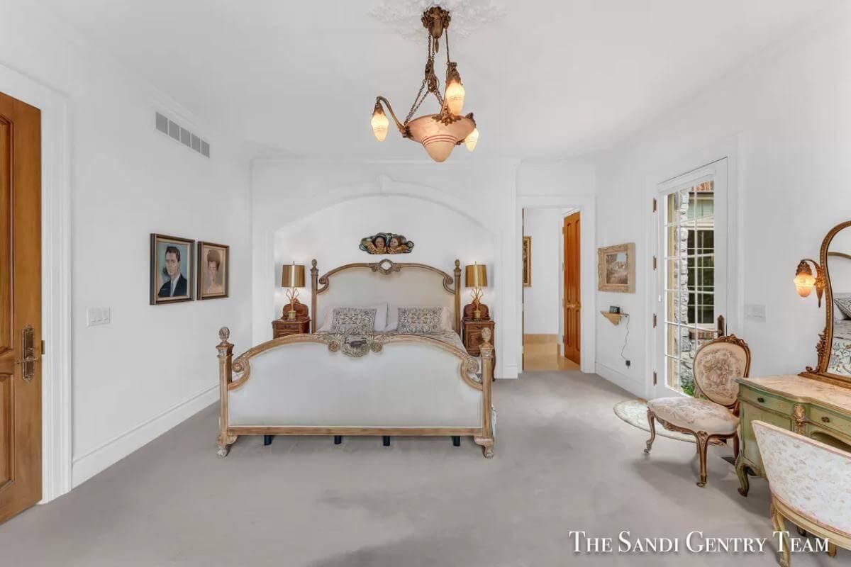 Look at the Vintage Elegance in This Classic Bedroom