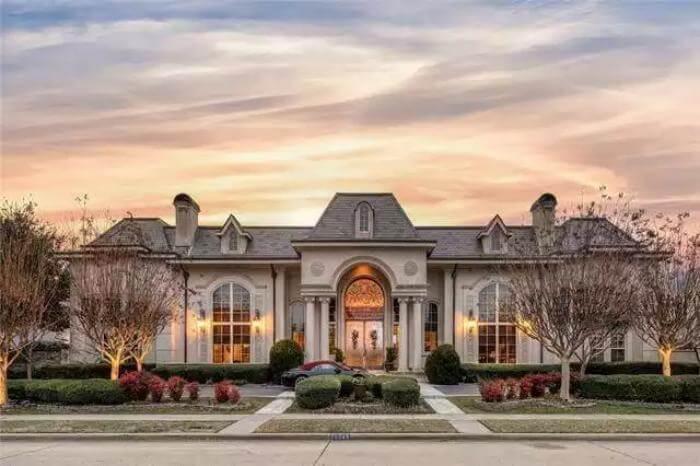 A Grand Entrance with European Influences and Symmetry