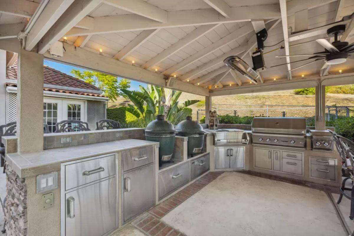 Check Out This Modern Outdoor Kitchen with Dual Grills