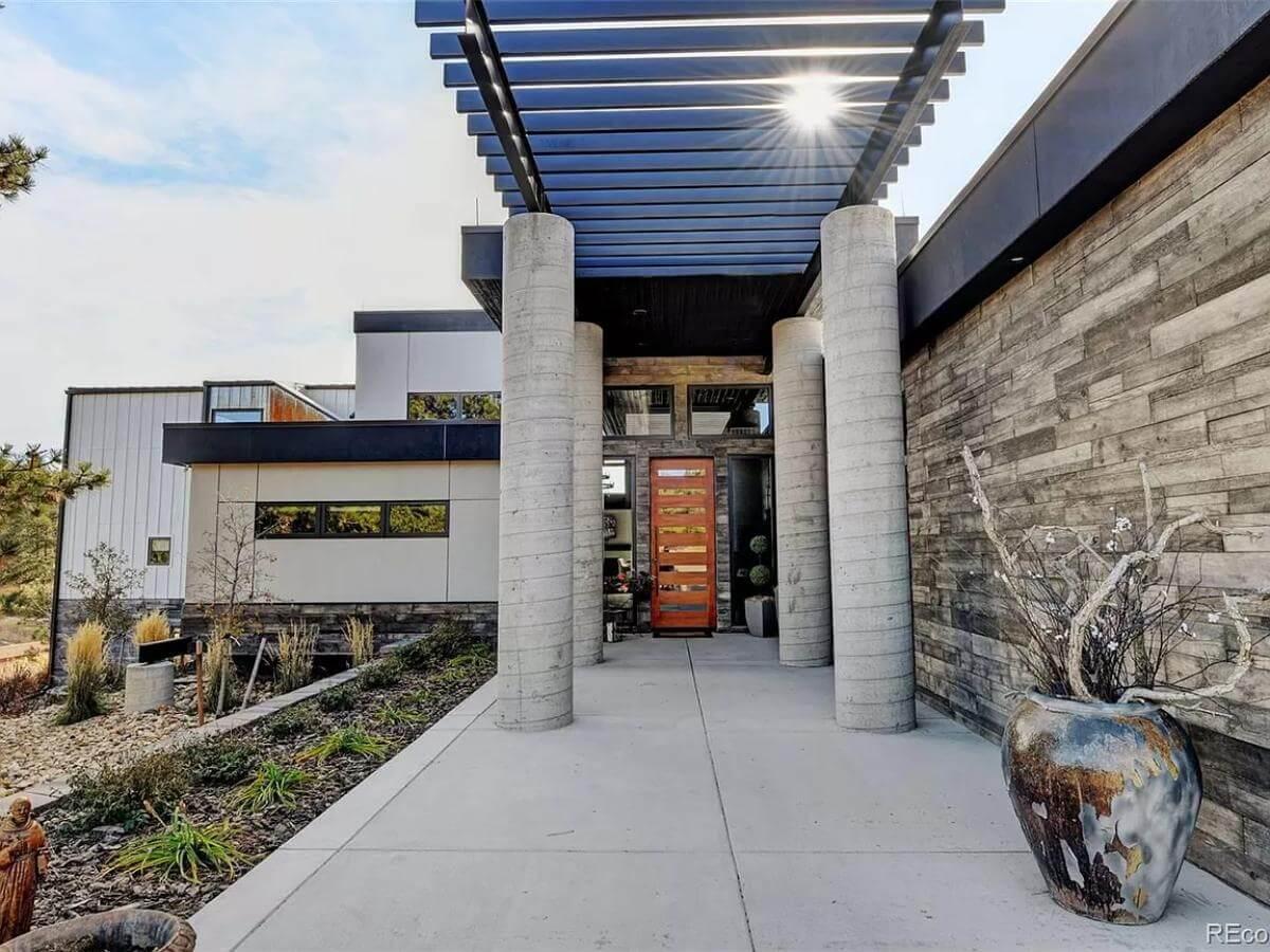 Striking Entryway Highlighted by Bold Columns