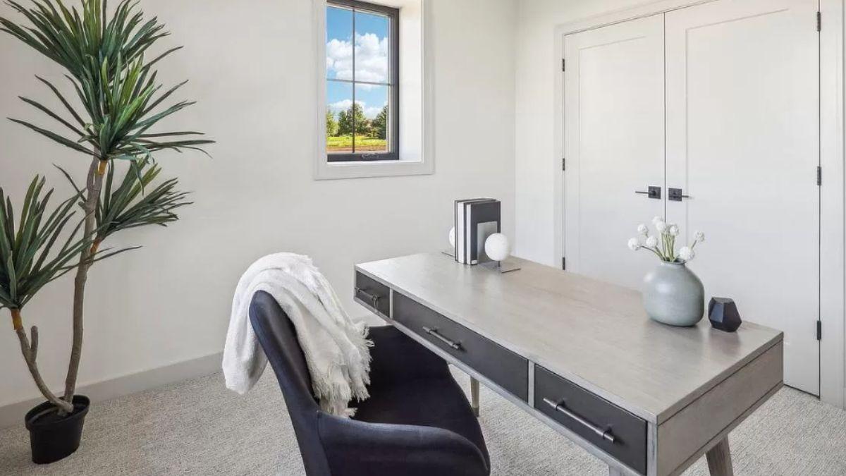 Get Inspired by the Minimalist Elegance of This Home Office