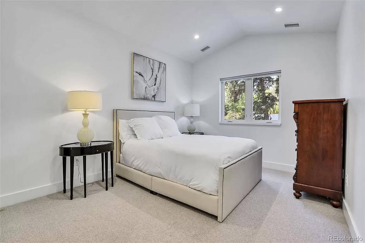 Notice the Simplicity and Light in This Minimalist Bedroom