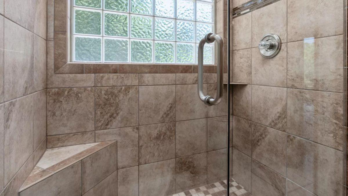 Check Out the Built-In Bench in This Tile Shower