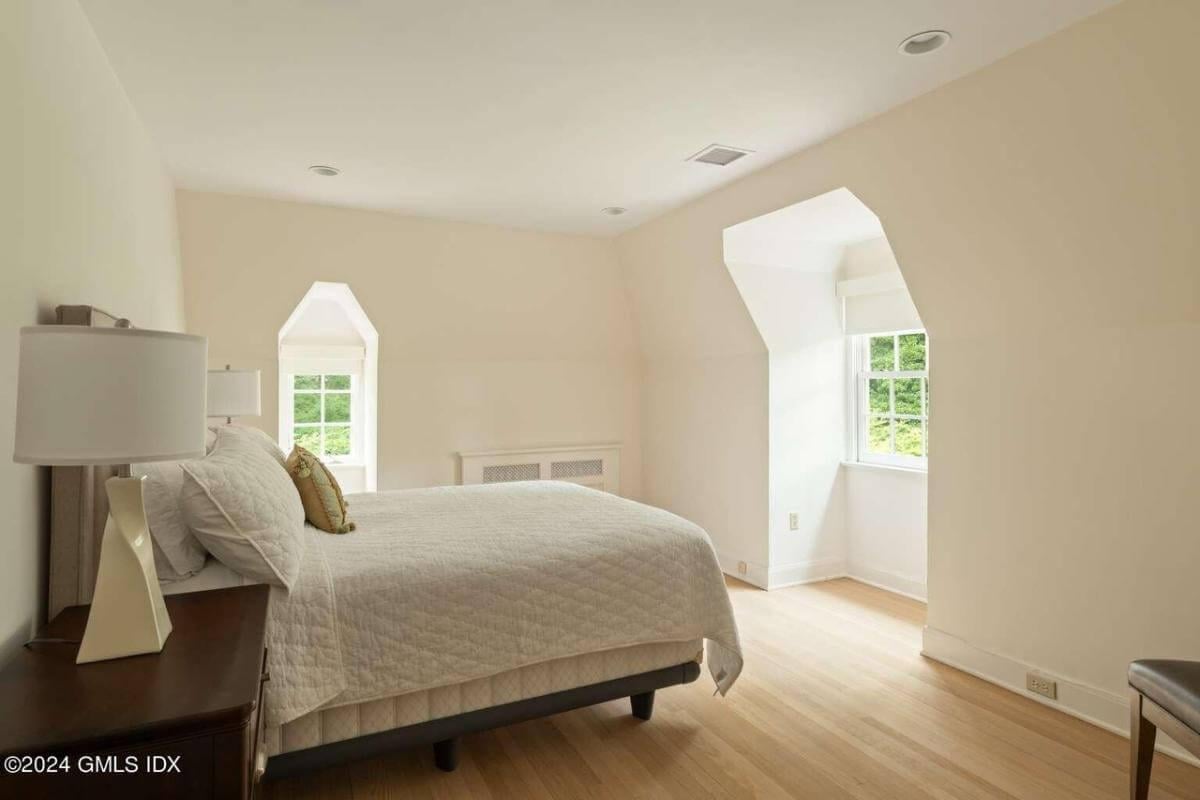 Appreciate the Unique Alcoves in This Minimalist Bedroom