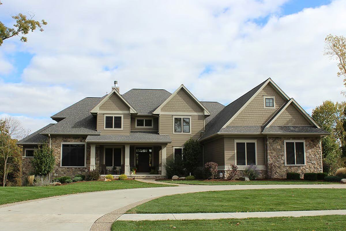 Craftsman-Style 3-Bedroom Home with Balcony and Wet Bar (Floor Plan)