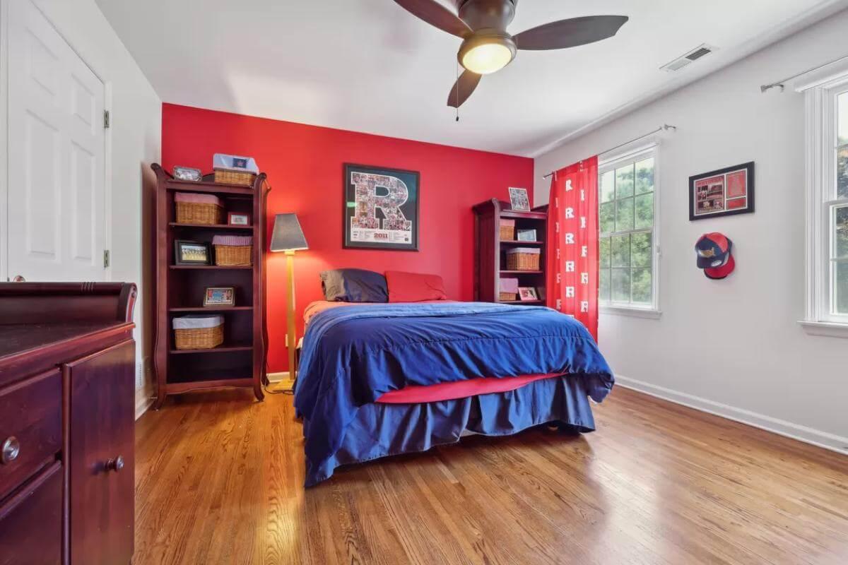 Bold Red Accents in a Dynamic Bedroom Setup
