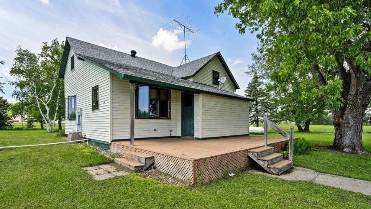 Notice the Sturdy Porch on This Modest Farmhouse