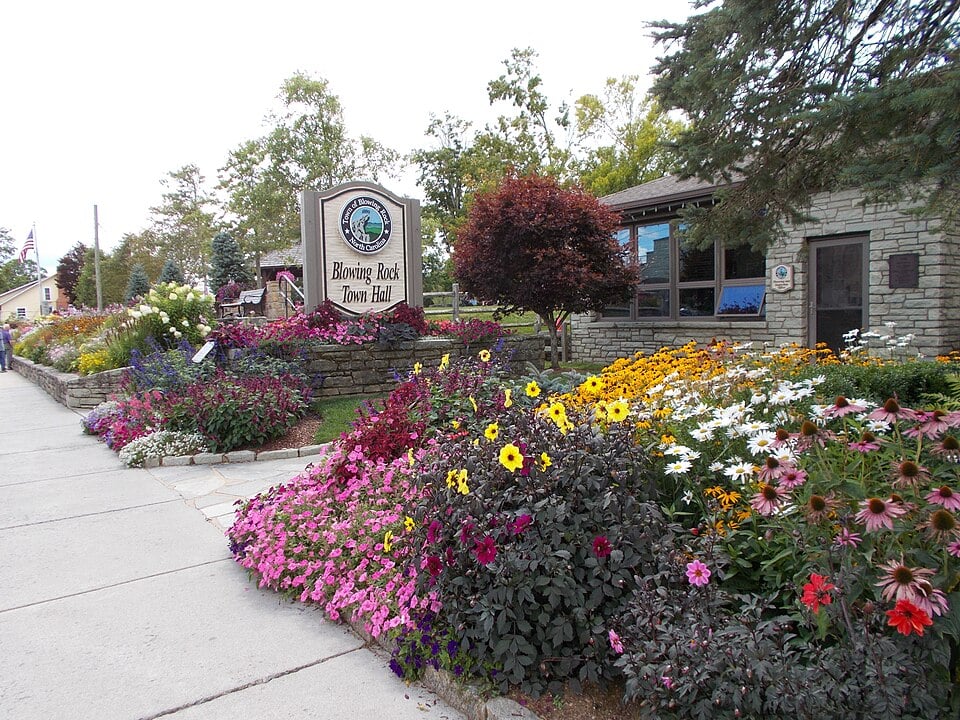 Blowing Rock Town Image