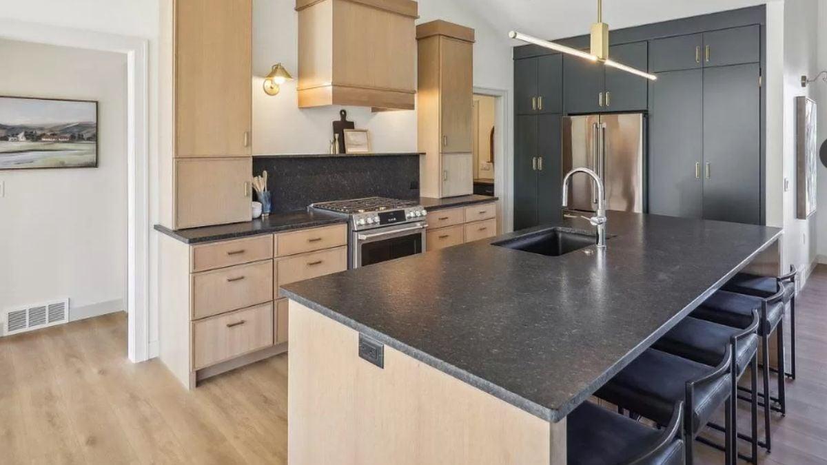 Wow, Look at the Bold Contrast in This Kitchen