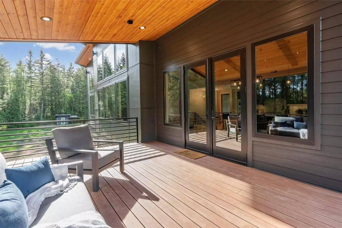 Enjoy the Seamless Indoor-Outdoor Flow on This Cozy Deck