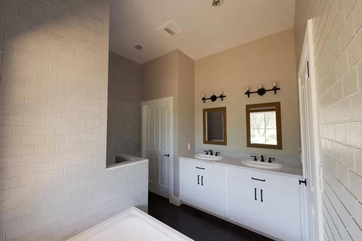 Check Out the Brickwork in This Minimalist Bathroom