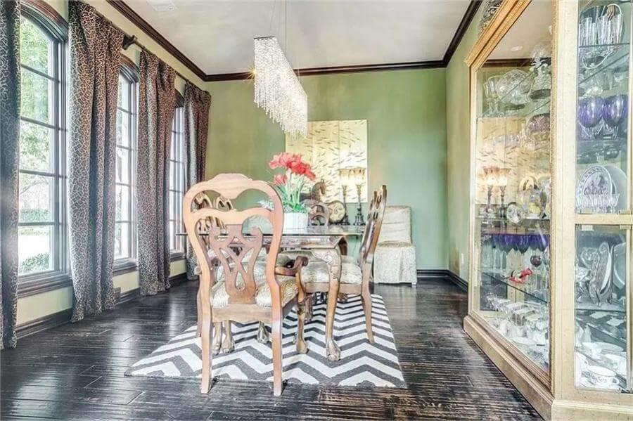 Elegant Dining Room with Bold Decor and Intricate Carpentry