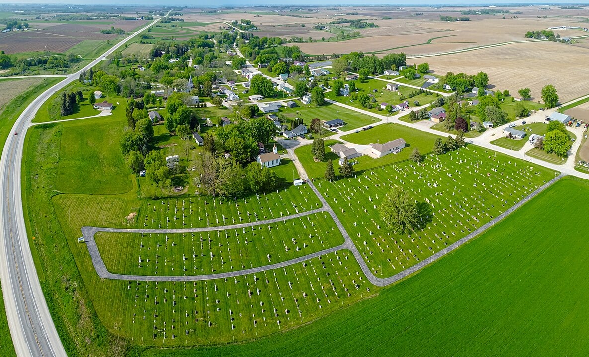 10 Secluded Towns Tucked Deep into the Rural Serenity of Northeast Iowa's Driftless Hills