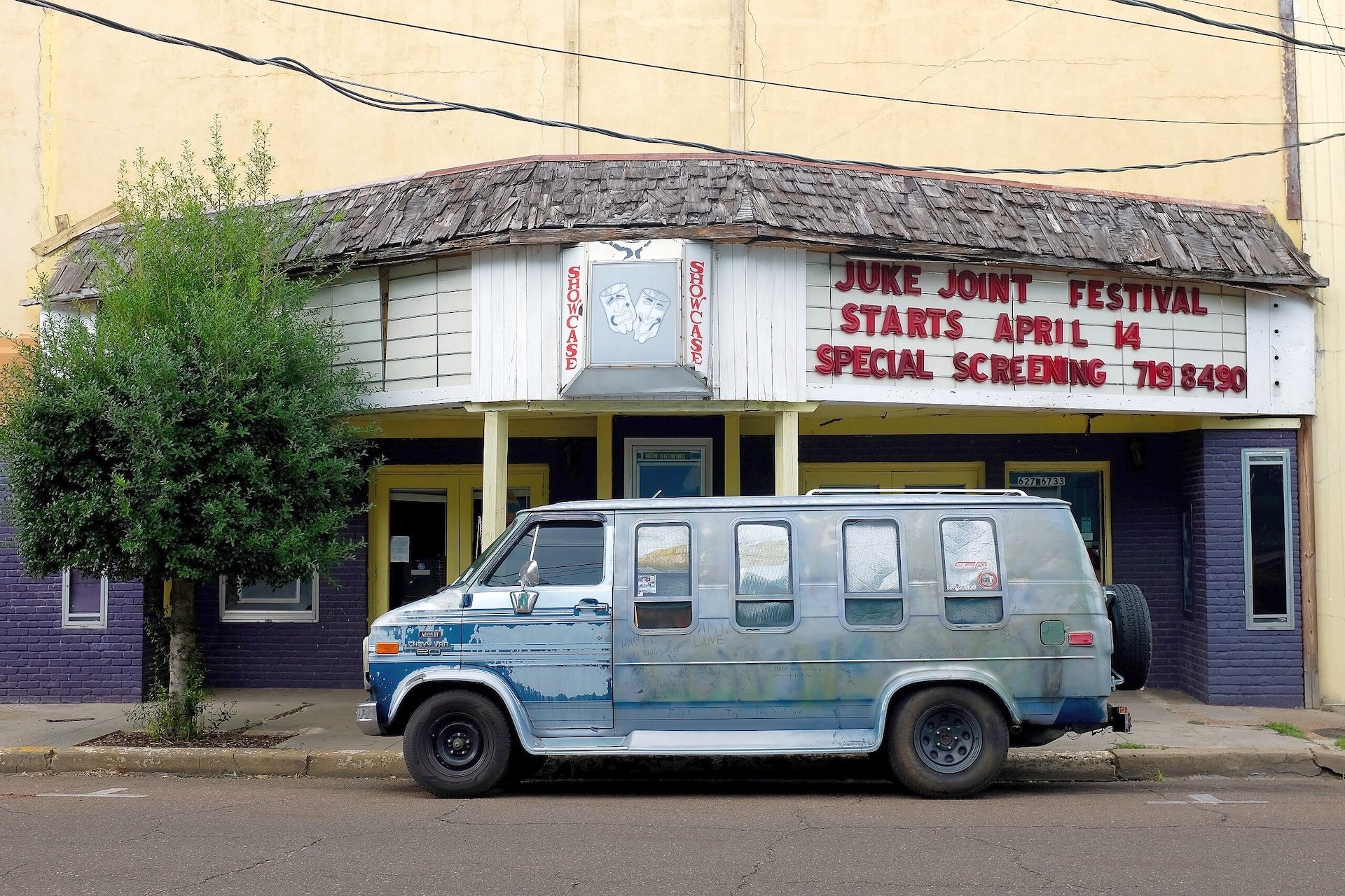 20 Small American Towns that Keep Local Traditions Alive with Open Mic Nights and Vibrant Music Scenes