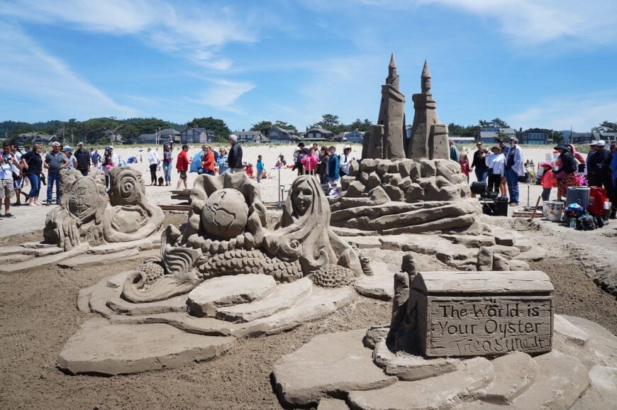 The current image has no alternative text. The file name is: Sand_sculptures_-_panoramio.jpg