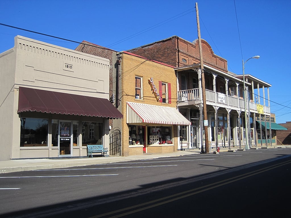 10 Secluded Neighborhoods Hold Their Ground in Western Tennessee