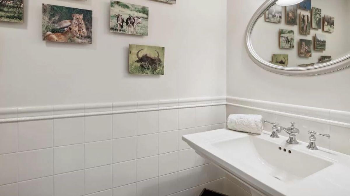 Explore This Petite Bathroom With a Safari Theme