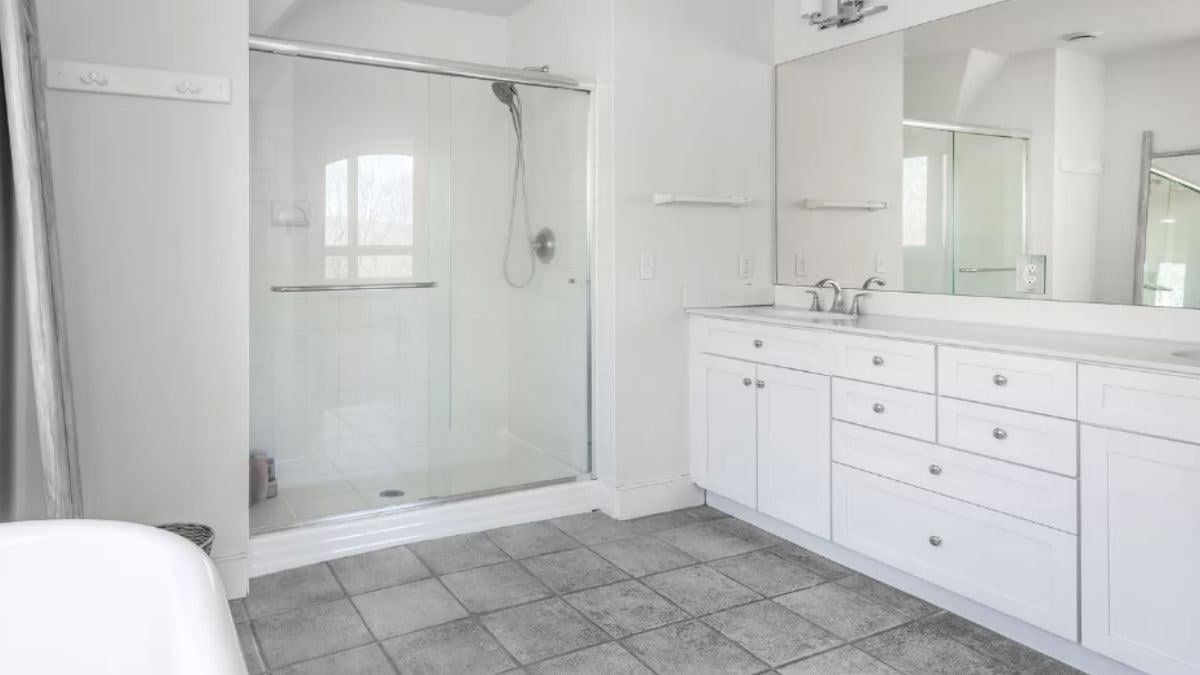 Discover the Dual Vanity in This Craftsman Bathroom