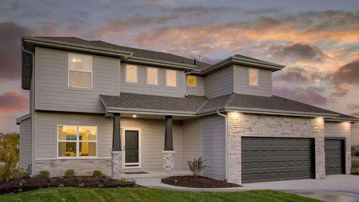 Notice the Striking Blend of Stone and Siding on This Modern Craftsman