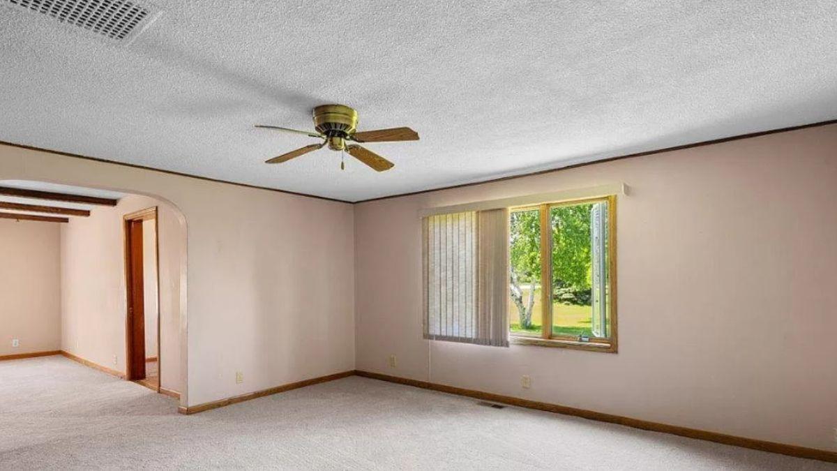 Spot the Retro Ceiling Fan in This Farmhouse Room