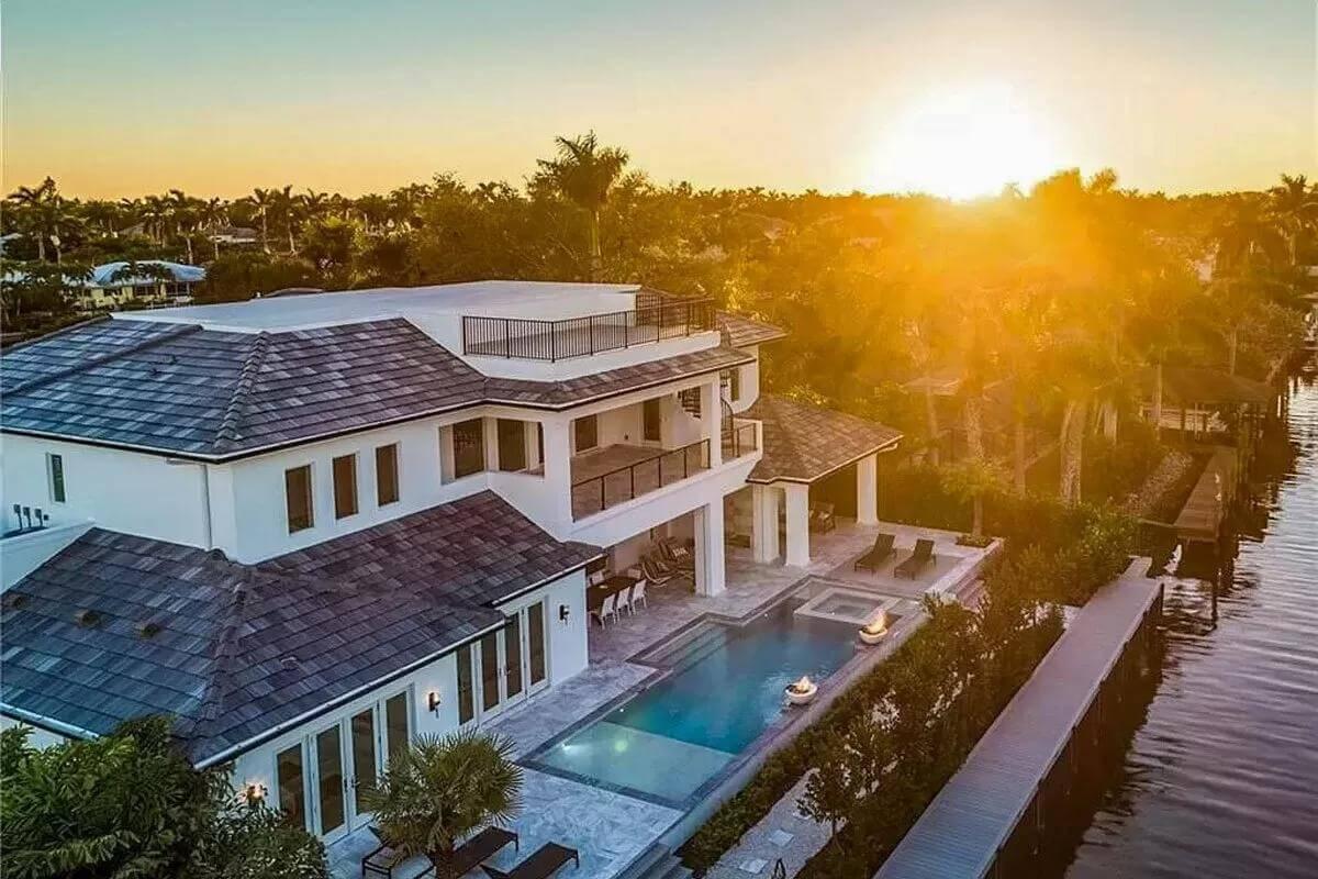 Admire the Sunset Over This Canal-Side Modern Retreat