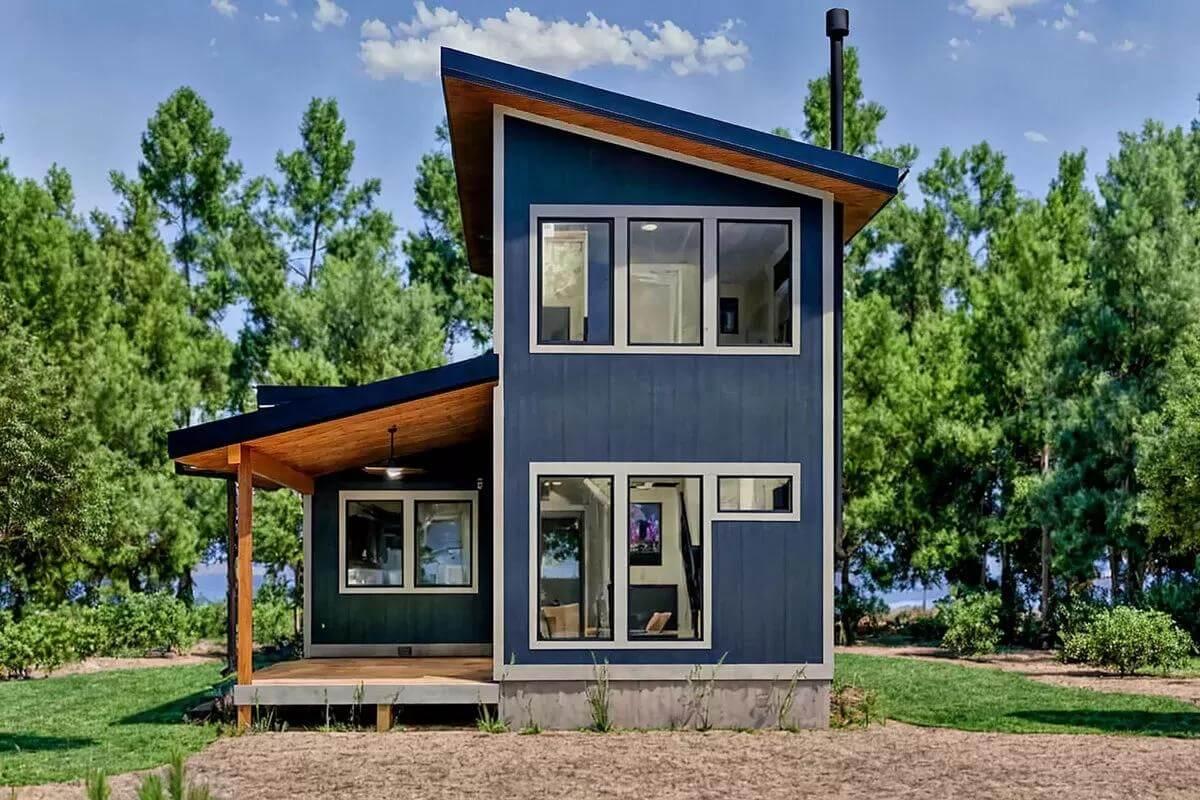 Admire the Unique Roofline of This Modern Craftsman Retreat