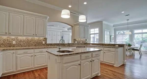 Check Out the Expansive Island in This Bright Kitchen