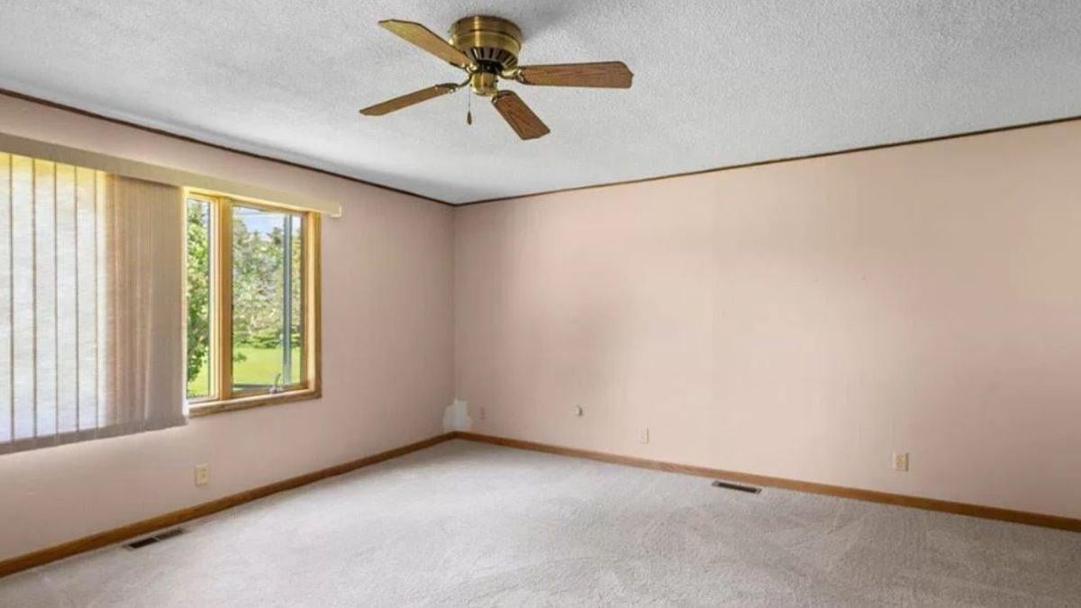 Catch the Retro Vibe with This Room