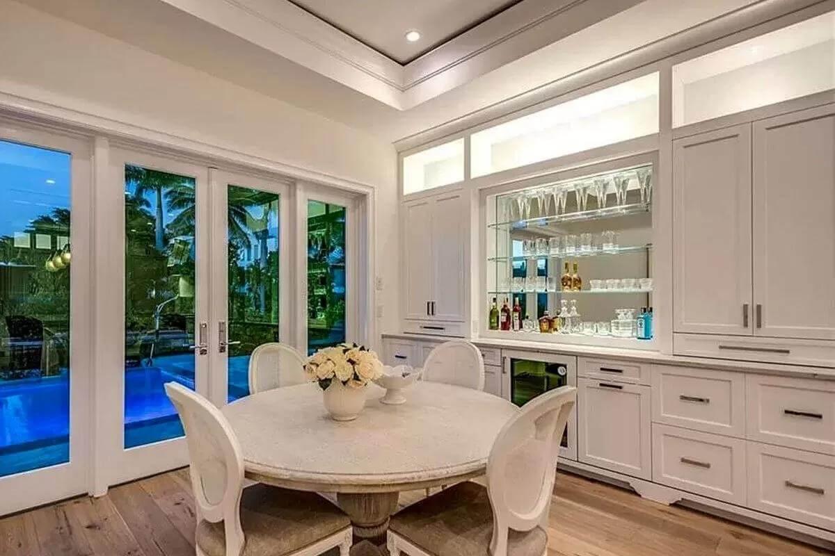 Step into This Dining Nook with a Built-In Display Bar