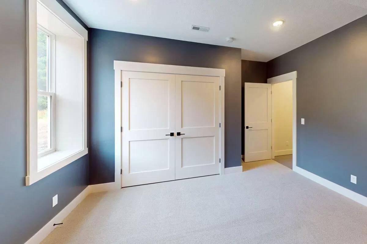 Spot the Crisp Contrast in This Minimalist Bedroom