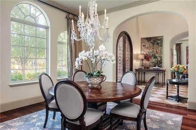 Elegant Dining Room with Arched Passages and a Crystal Chandelier
