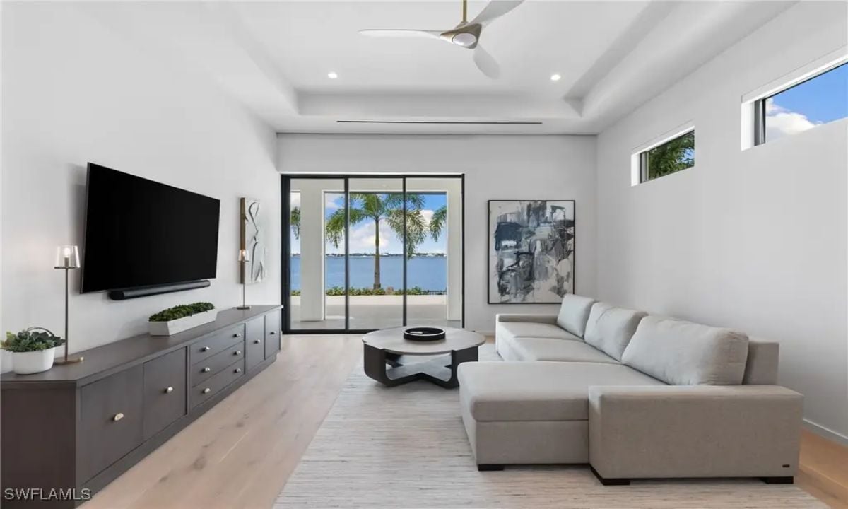 Elise Starr, Olesya Marta, Pa @ John R. Wood Properties, Douglas Elliman Florida,LLC via Coldwell Banker Realty