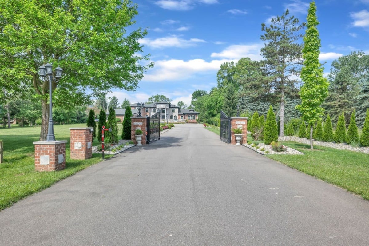 10,980 Sq. Ft. Mansion in Northville, MI ($3,999,000)