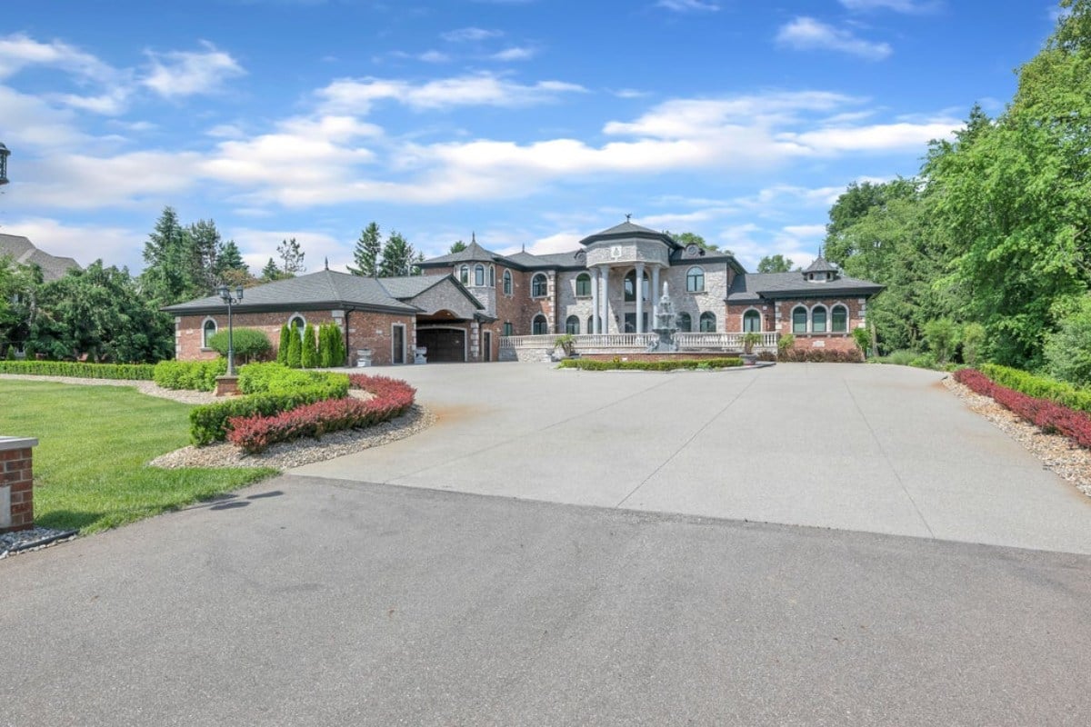 10,980 Sq. Ft. Mansion in Northville, MI ($3,999,000)