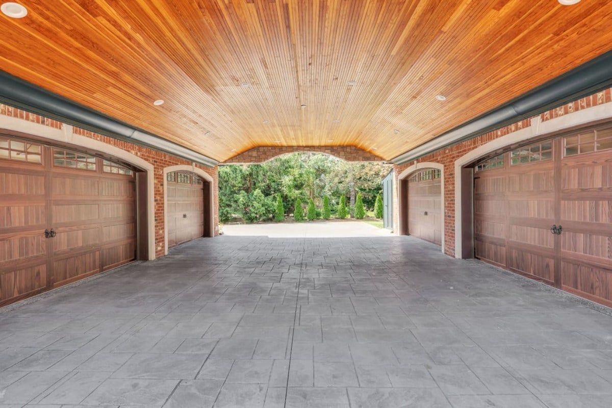 10,980 Sq. Ft. Mansion in Northville, MI ($3,999,000)