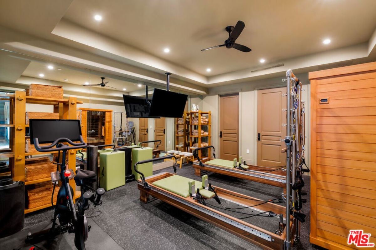 9,351 Sq. Ft. Mansion in Pacific Palisades, CA ($21,900,000)