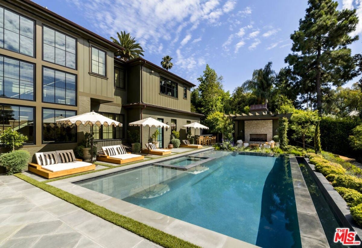 9,351 Sq. Ft. Mansion in Pacific Palisades, CA ($21,900,000)