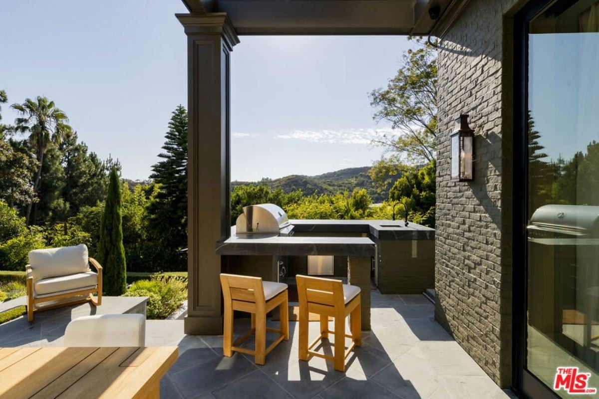 9,351 Sq. Ft. Mansion in Pacific Palisades, CA ($21,900,000)