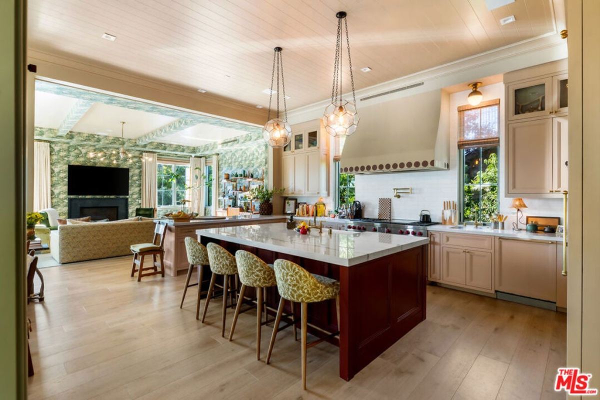9,351 Sq. Ft. Mansion in Pacific Palisades, CA ($21,900,000)