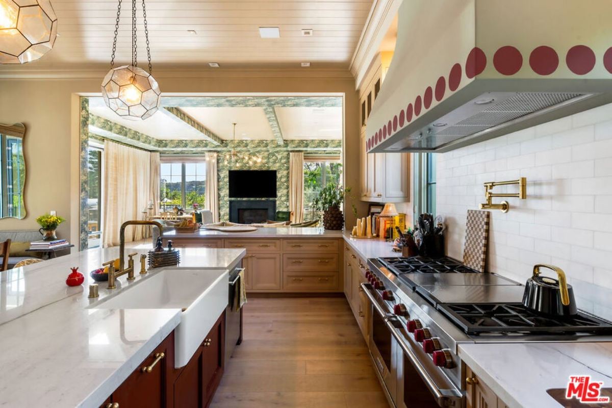 9,351 Sq. Ft. Mansion in Pacific Palisades, CA ($21,900,000)